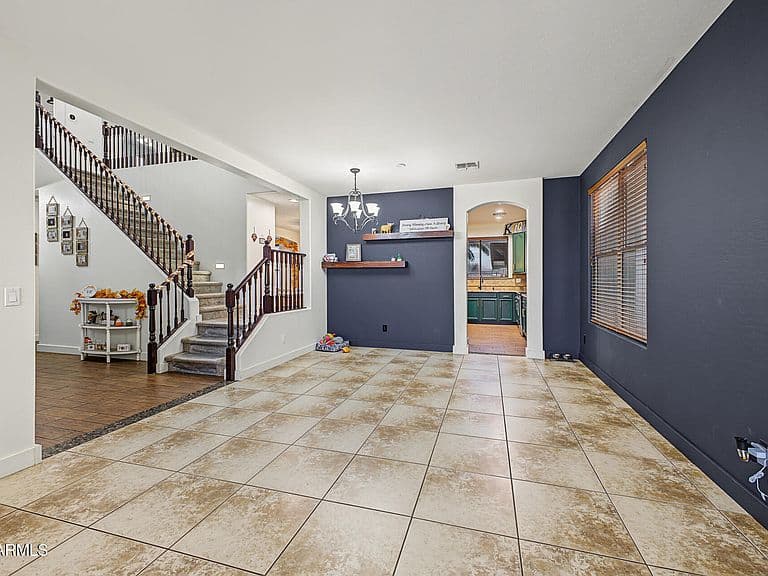 30519 N GUNDERSON Drive photo 5