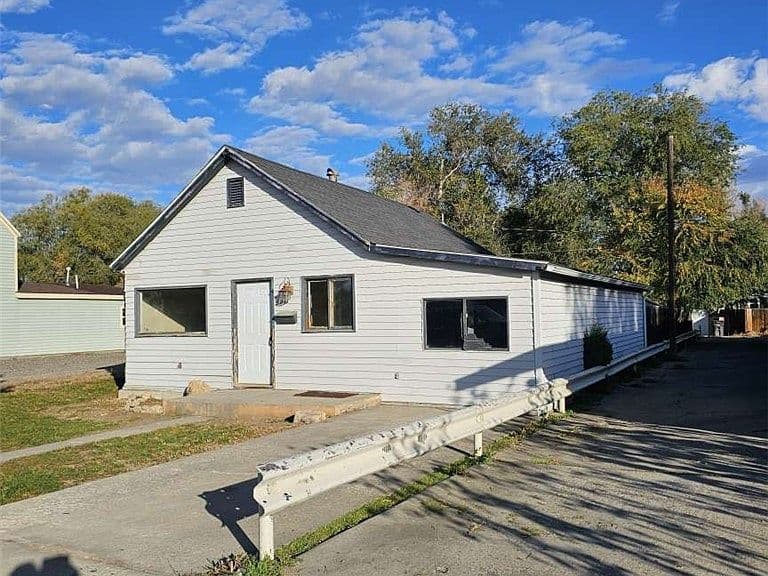 407 Cook Ave photo 3