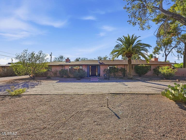 2621 N Swan Rd photo 4