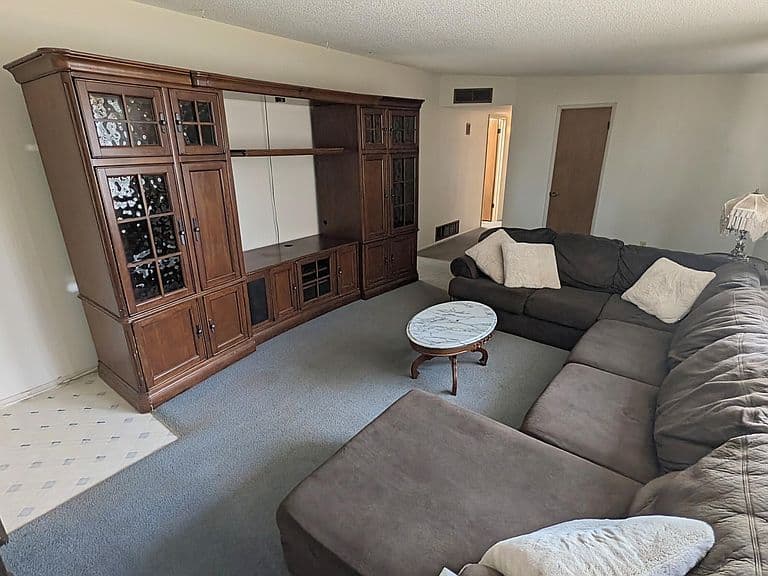 301 PINE TREE Drive photo 4