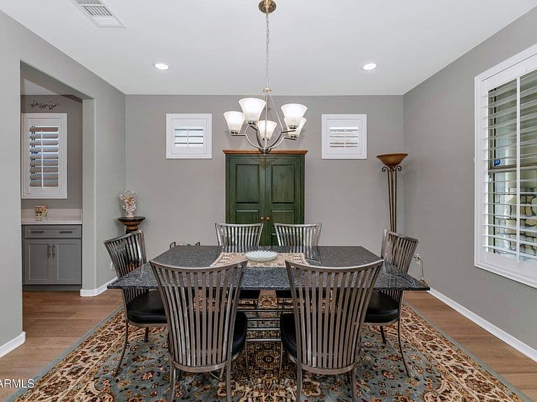 4334 N Pioneer Dr photo 3