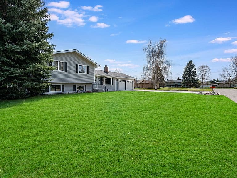 58 Sussex Dr photo 2