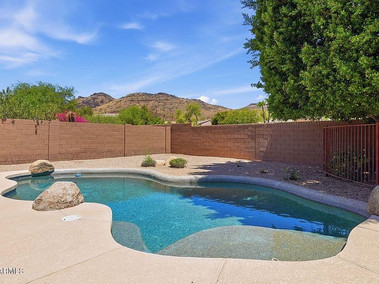 25801 N LAWLER Loop photo 2