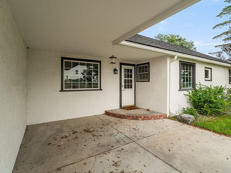 1120 Sierra Rd W photo 3