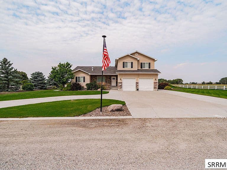 1079 N 2700 W photo 3
