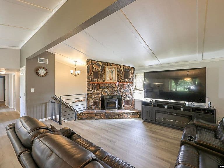 3663 Wilson Way photo 2