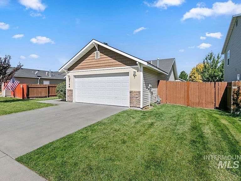 9746 W Bigwood Dr photo 2