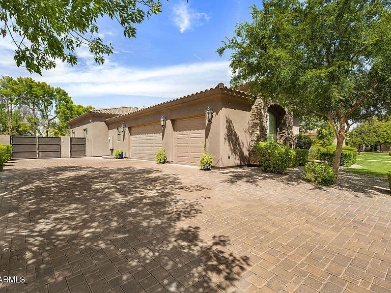 6032 W Victoria Place photo 5