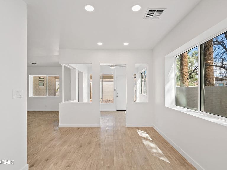 1726 E CORONADO Road photo 5