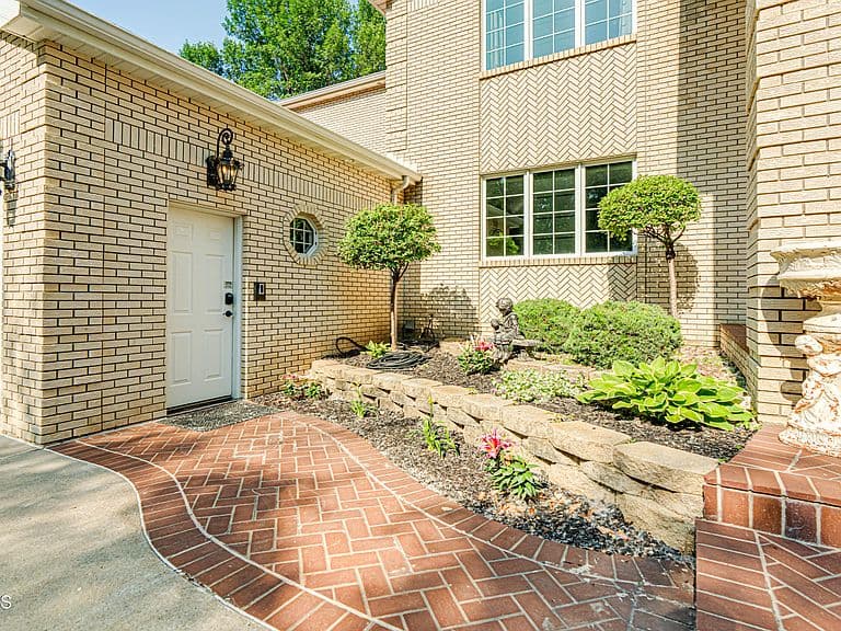 2023 Harbor Dr photo 5