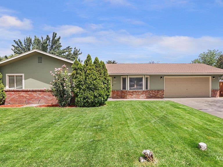 2557 9th Ave E photo 1