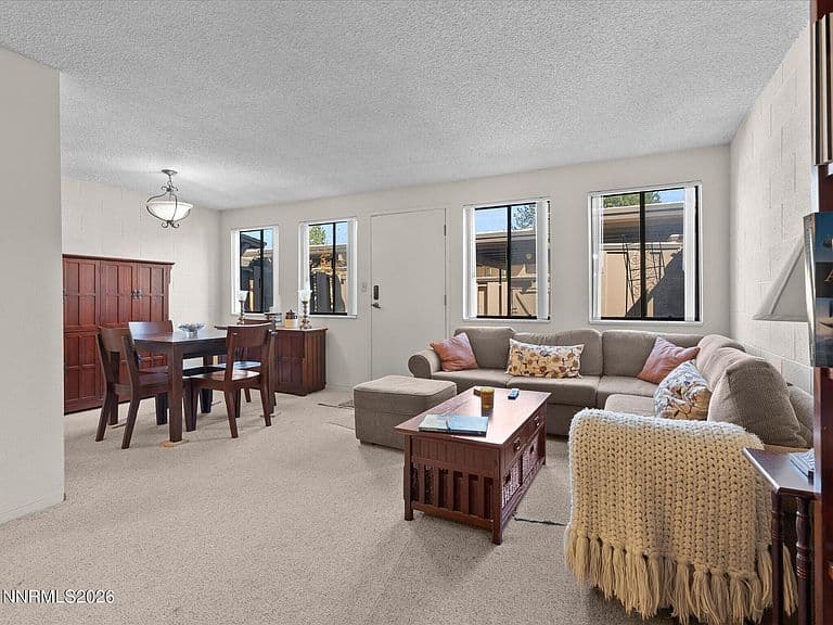 121 Lake Glen Dr photo 4