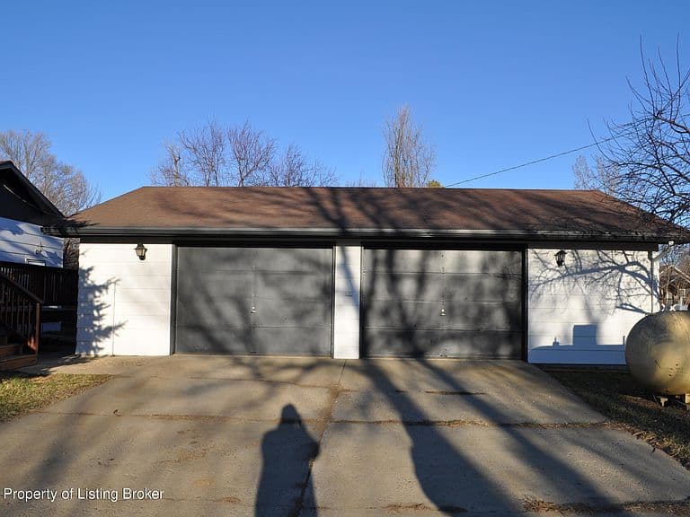 110 8th St W photo 5