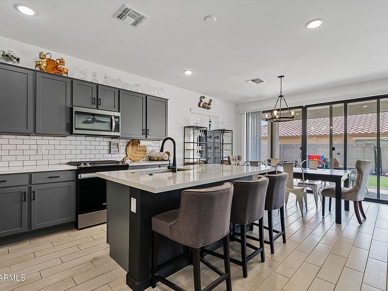 2014 N MARKETSIDE Avenue photo 1