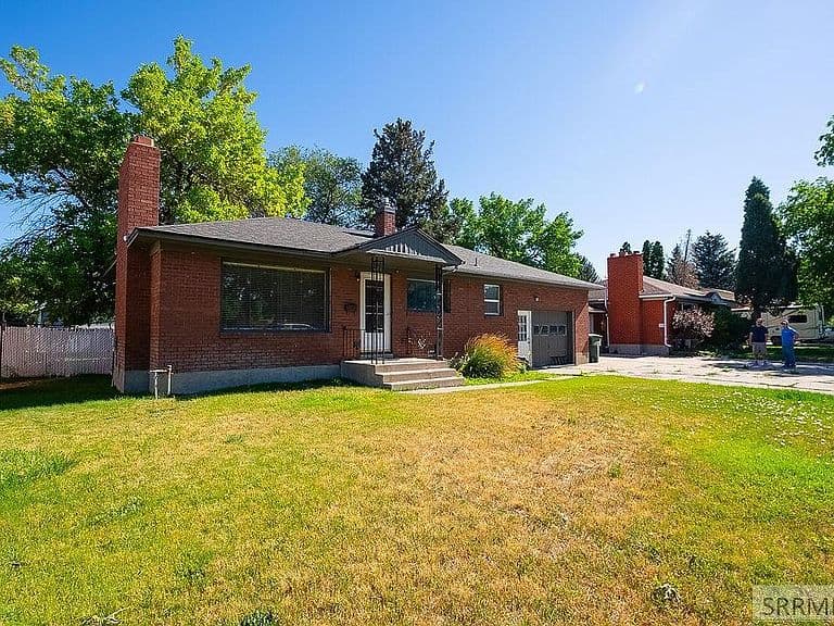 634 W Pine St photo 3