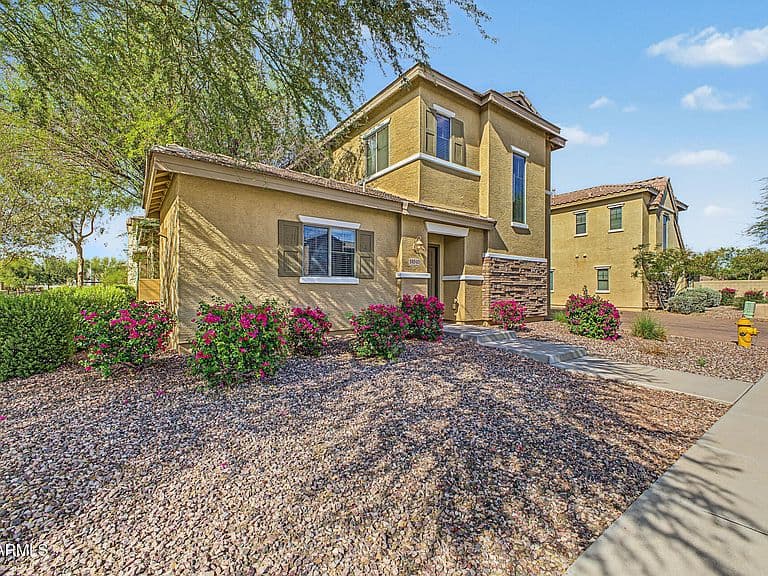 14040 W COUNTRY GABLES Drive photo 2