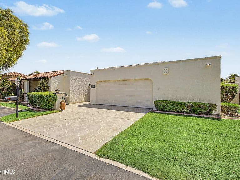 7331 E VALLEY VISTA Drive photo 2