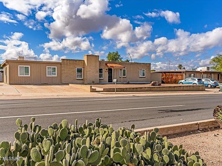 9742 E Stella Rd photo 1