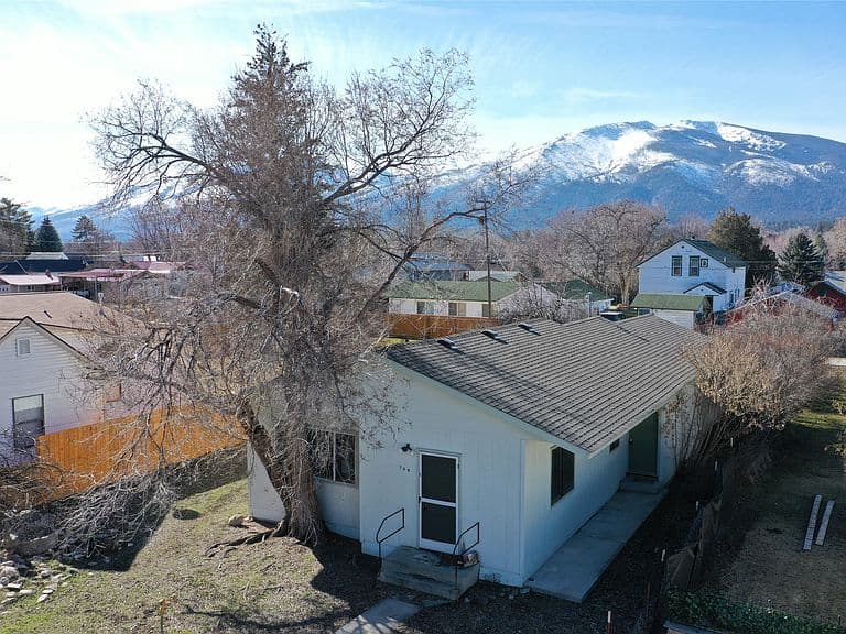 709 N 6th St photo 2