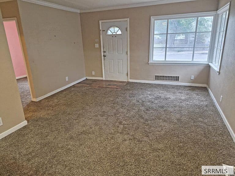 1147 N Hayes Ave photo 3