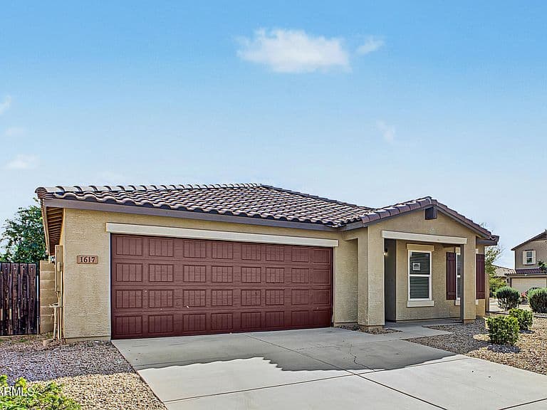 1617 E SILVER REEF Drive photo 4