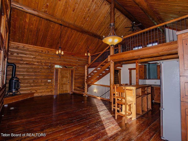 33 Hardman Cir photo 3