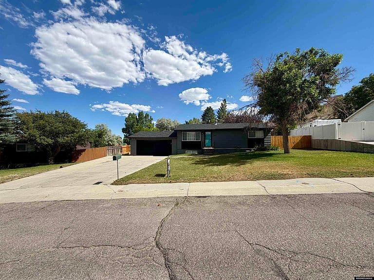 1065 Indian Hills Dr photo 2
