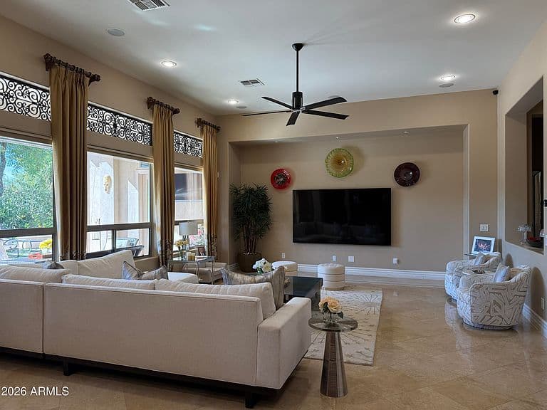 305 W GRAND CANYON Drive photo 5