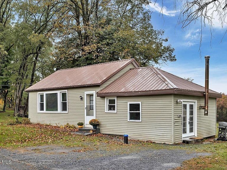405 Spicer Road photo 4