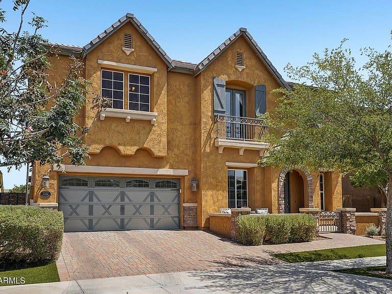 10556 E MENDOZA Avenue photo 1