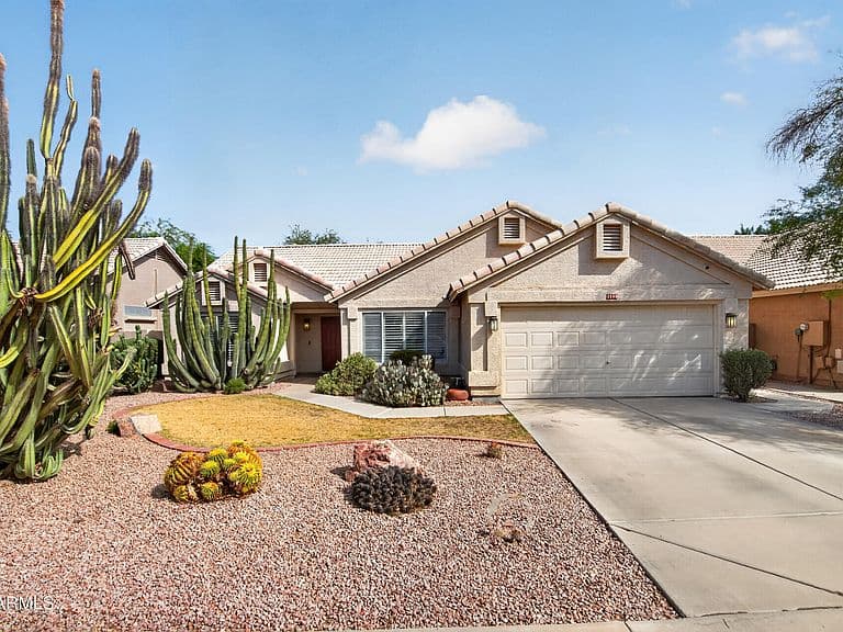 1590 E SAN TAN Street photo 2