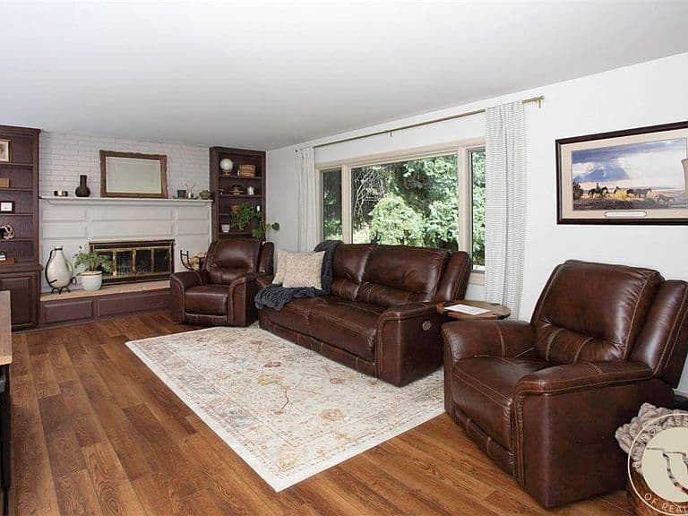 3110 Reimers Park Dr photo 2