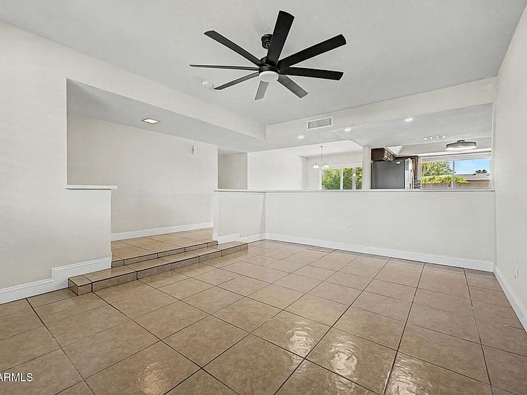 5109 E LAUREL Lane photo 5