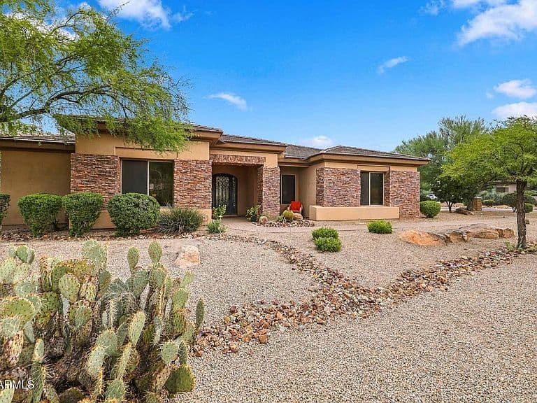 11378 E CAVEDALE Drive E photo 1