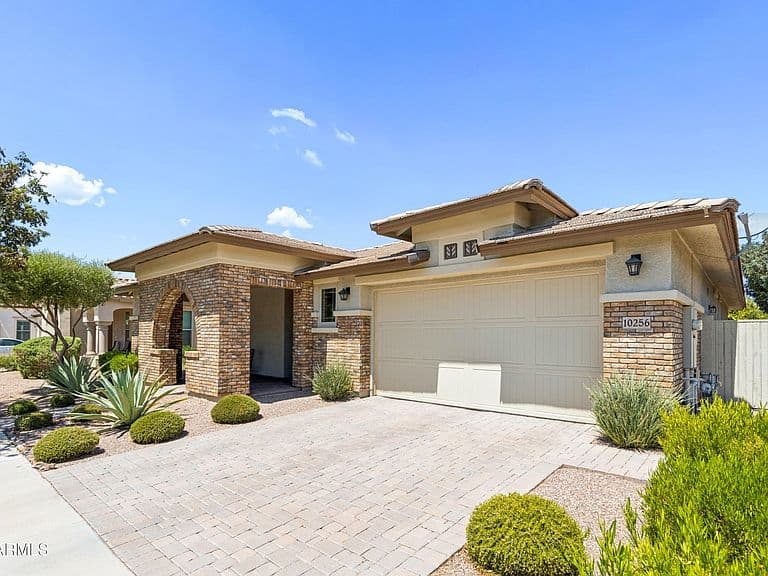 10256 E THUNDERBOLT Avenue photo 2