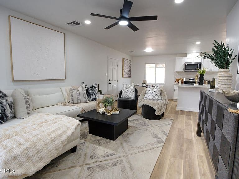 4437 E Almeria Rd photo 4