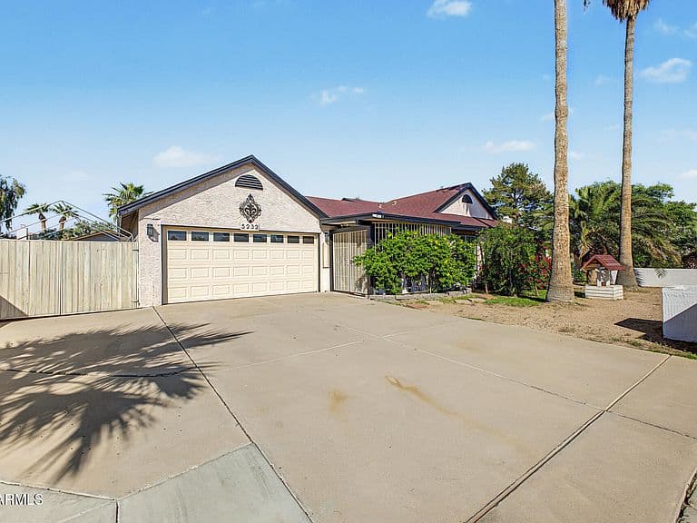 5232 W EUGIE Avenue photo 3