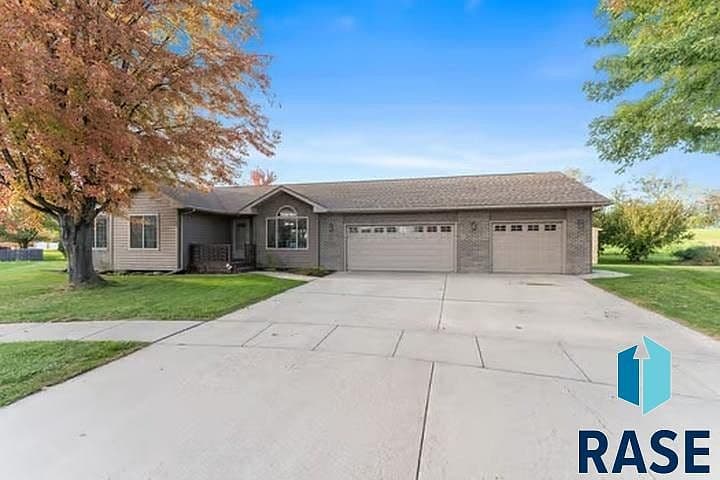 110 Johnstone Cir photo 1