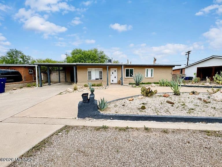 4740 E Melissa St photo 3