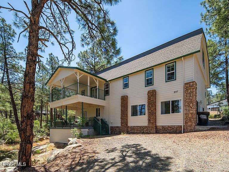 847 W Clubhouse Dr photo 2