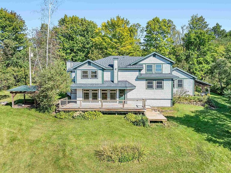 748 Chapin Road photo 3