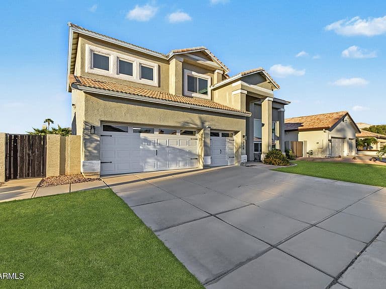 230 E ARABIAN Drive photo 3