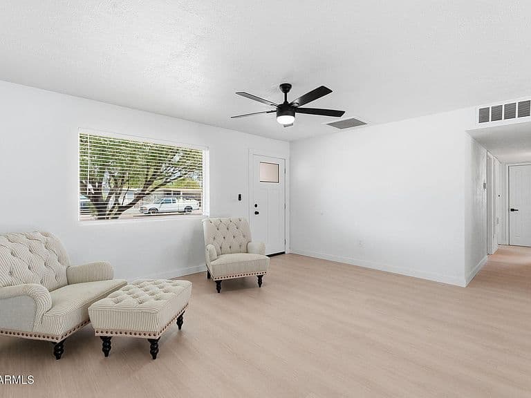 1343 W 7TH Avenue photo 4