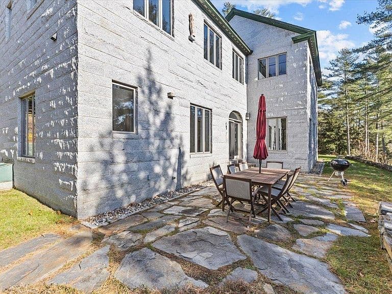 279 Shoreline Drive photo 2