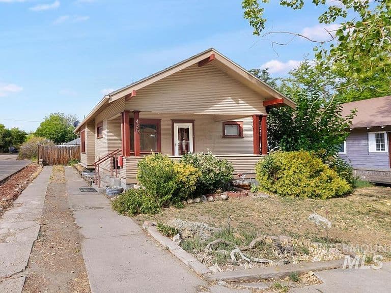 435 6th Ave N photo 2