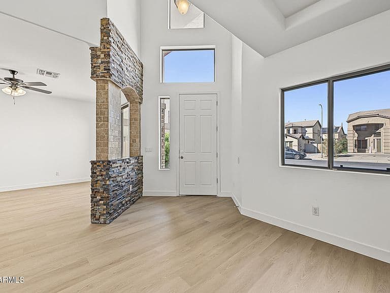 6825 W LYNNE Lane photo 5