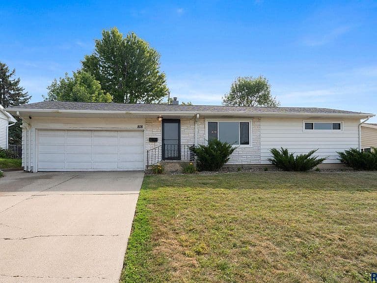 808 S Jessica Ave photo 1