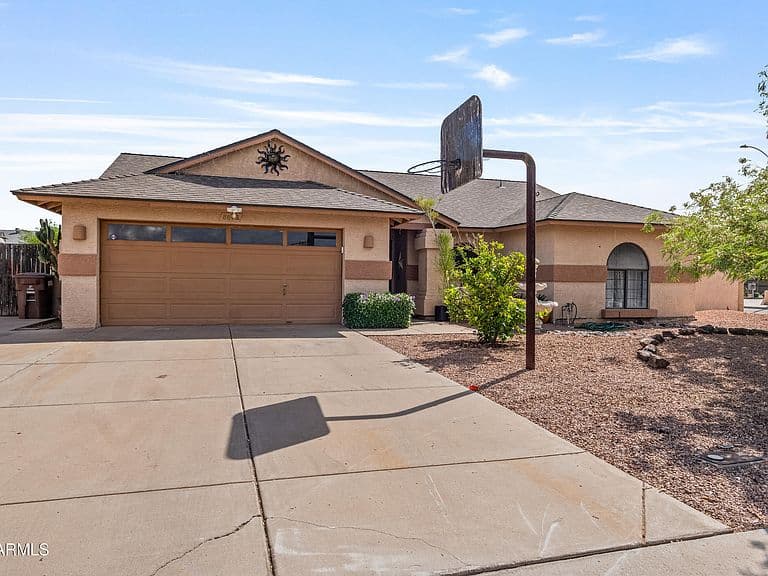 8845 W ALICE Avenue photo 1