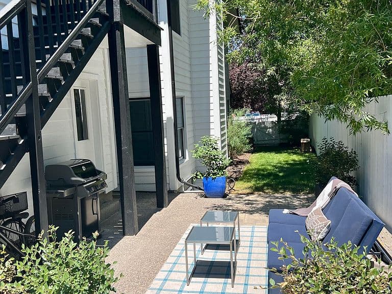 680 E Hansen Ave photo 3