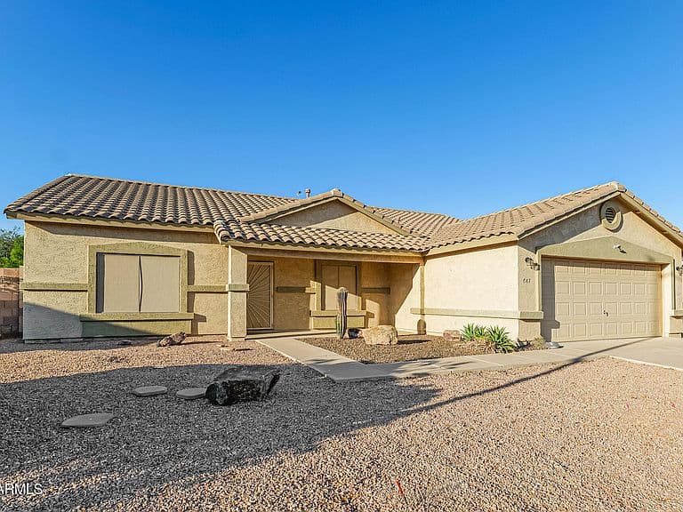 667 E SANTA FE Street photo 2